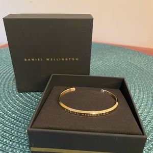 Daniel Wellington cuff bracelet